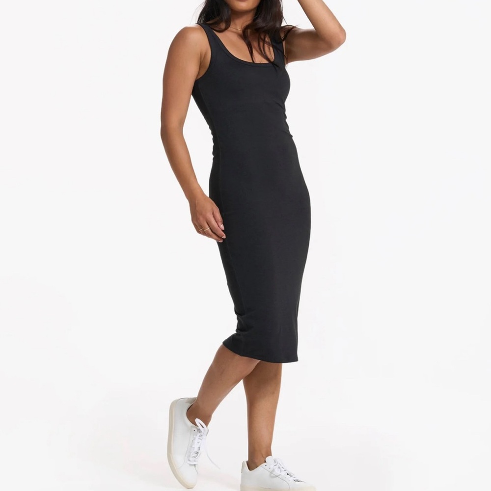 Vuori Black Midi Dress | built in bra